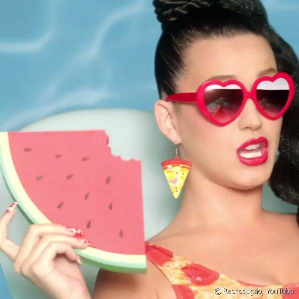 Katy Perry criou decorações temáticas como essa de pizza, que imita a mistura de queijo e ketchup